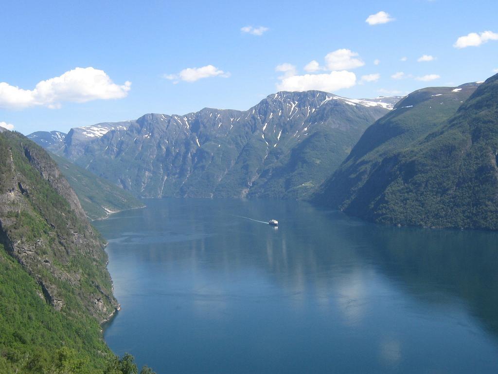 Отель Eidsdal Camping Og Feriehus Экстерьер фото