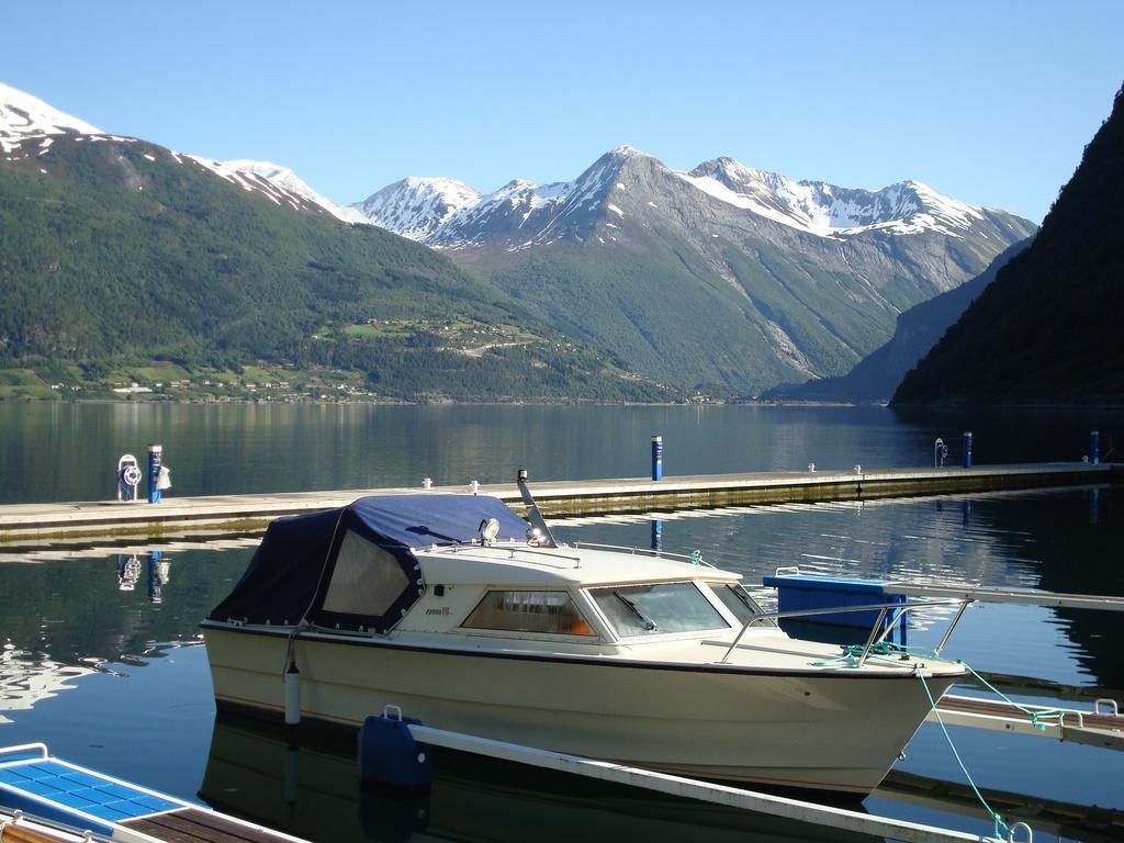 Отель Eidsdal Camping Og Feriehus Экстерьер фото