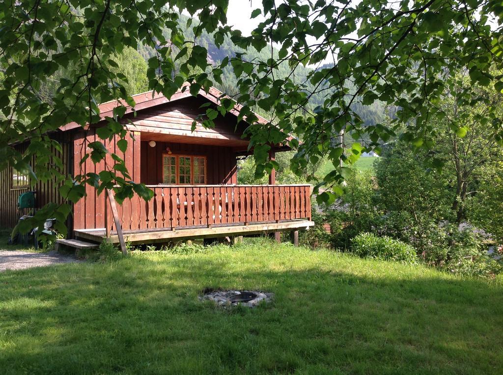 Отель Eidsdal Camping Og Feriehus Экстерьер фото