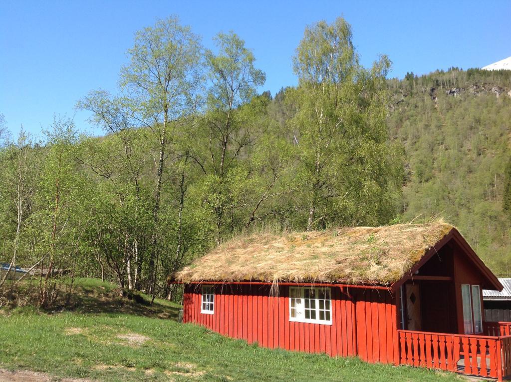 Отель Eidsdal Camping Og Feriehus Экстерьер фото