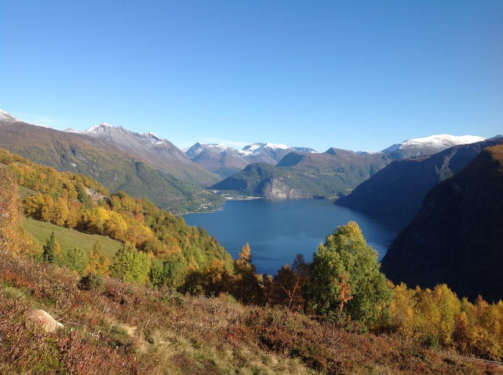 Отель Eidsdal Camping Og Feriehus Экстерьер фото