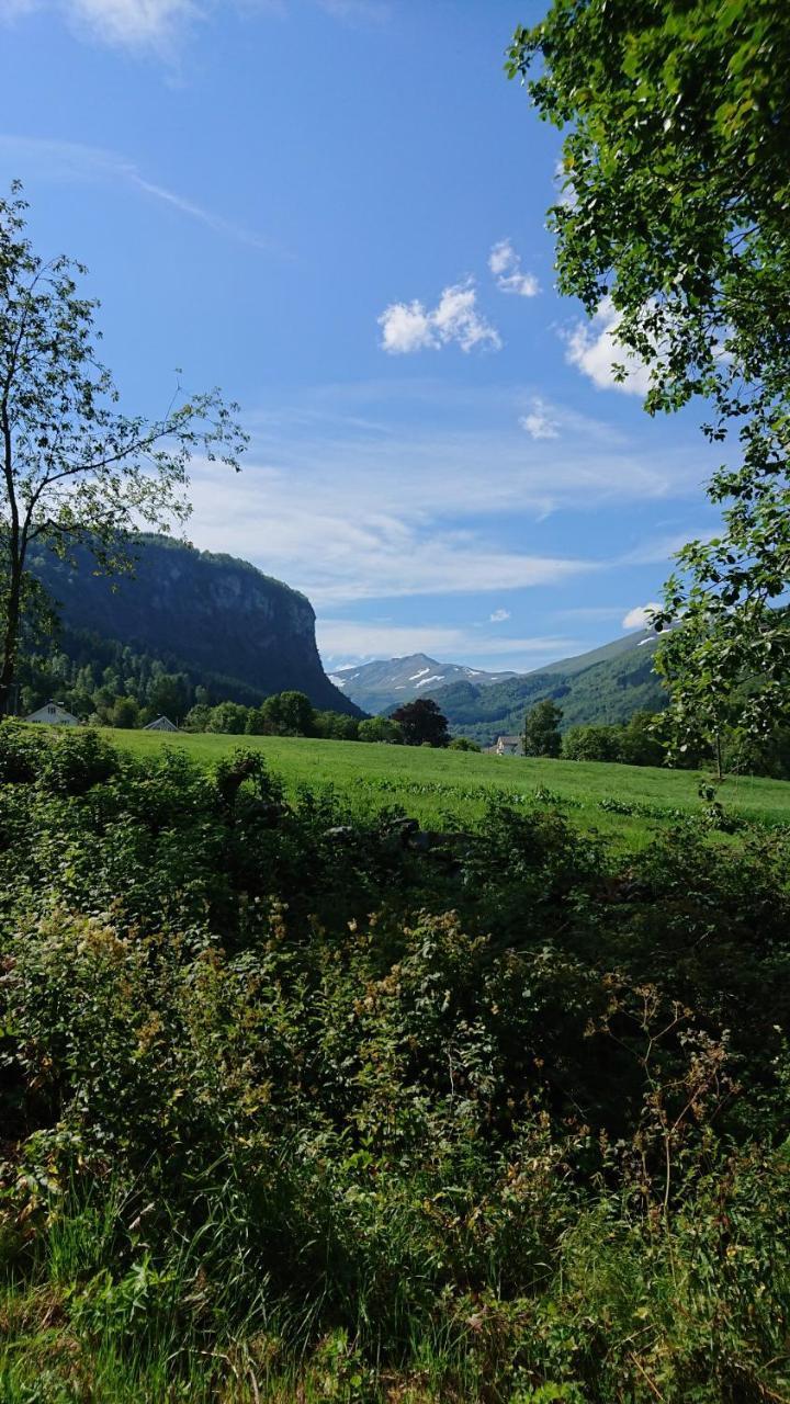 Отель Eidsdal Camping Og Feriehus Экстерьер фото