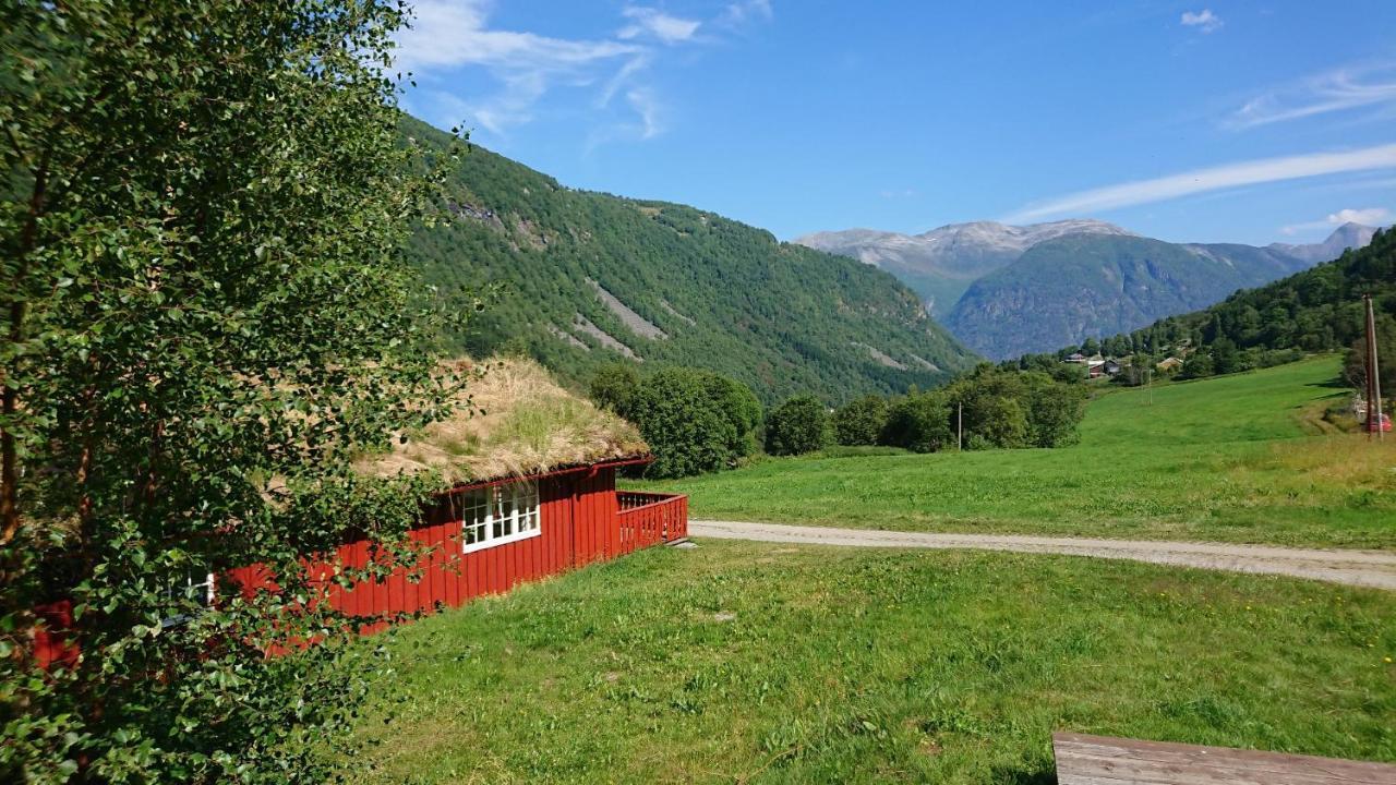 Отель Eidsdal Camping Og Feriehus Экстерьер фото